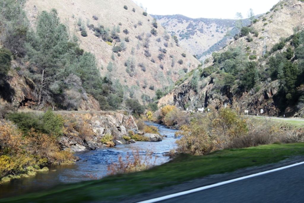 yosemite national park entrace hwy 140